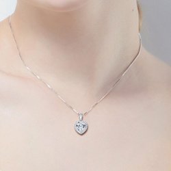 heart shaped swarovski Birthstone necklace - Clear Crystal (April) heart shaped swarovski Birthstone necklace - Clear Crystal (April)