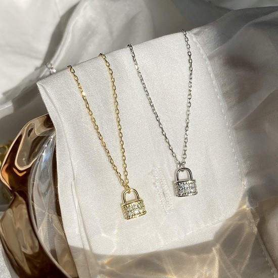 Dainty lock pendant in gold plated silver and cubic zirconia