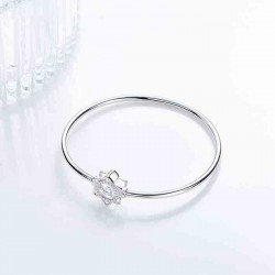 Sterling silver dancing stone bangle Sterling silver dancing stone bangle