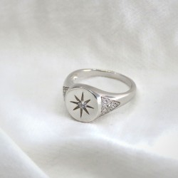 Star signet ring - 925 sterling silver and zircon stones Star signet ring - 925 sterling silver and zircon stones