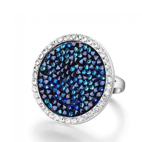 Impressive ring embellished with Crystals From Swarovski 