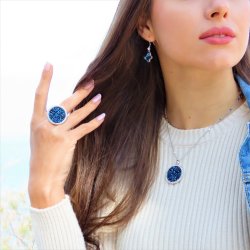 Impressive ring embellished with Crystals From Swarovski 