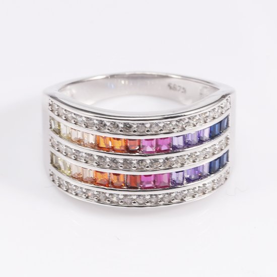 Fancy rainbow ring - round design